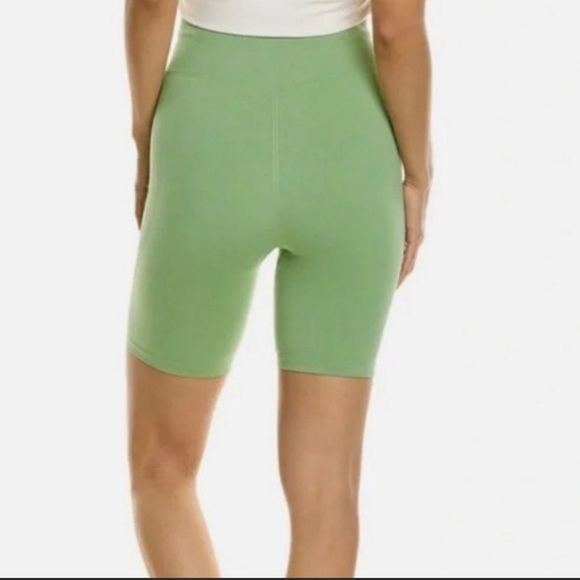 WeWoreWhat Seamless Biker Shorts Size Small - Picture 2 of 2